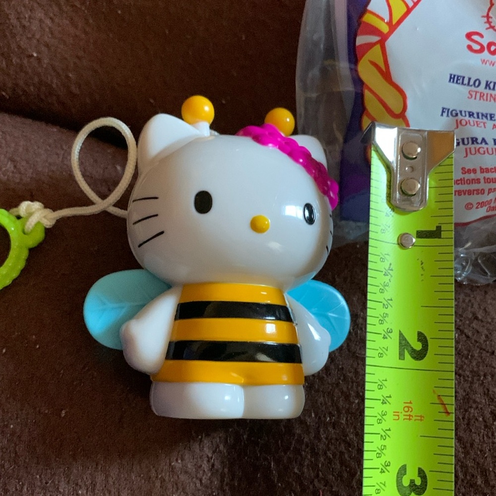2000 Sanrio Hello Kitty hee on string from McDonald’s - Picture 3 of 4